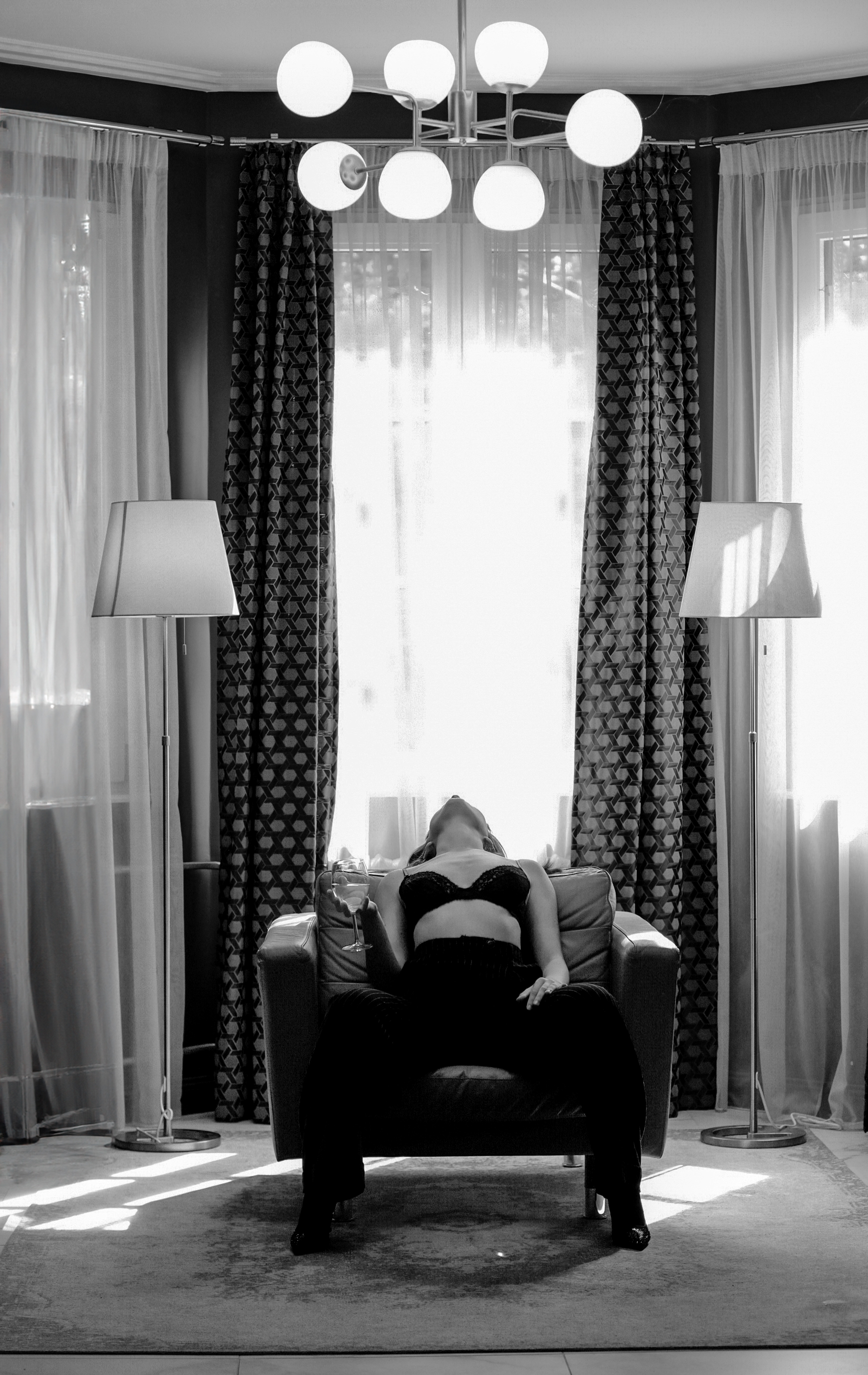 Fashion Black & White Women 3