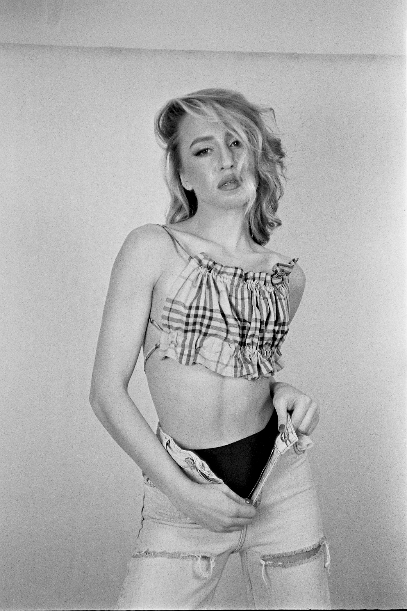 Fashion Black & White Women 4